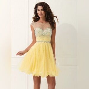 Tony Bowls Elegant Yellow Dress with Beaded‎ Bodice size 0